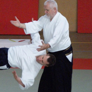 L'Accademia di Aikido e Cultura Tradizionale Giapponese a.s.d.
è lieta di invitarVi allo stage di Aikishintaiso e Aikido Kobayashi Ryu
diretto da
André Cognard VIII°Dan - Hanshi Dai Nippon Butoku Kai